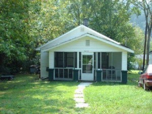 North Knoxville, 2 bedroom cottage w/screened front porch $44,900